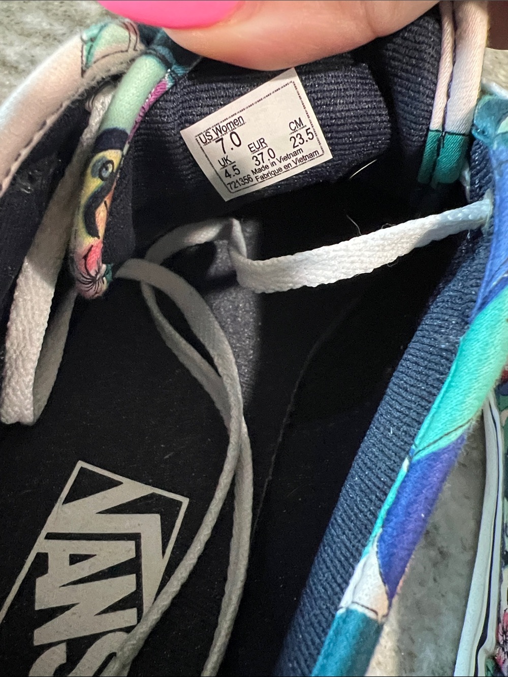 Vans Women’s Tropical Floral & Flamingo shoes - Picture 4 of 7